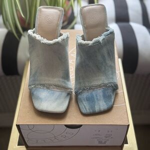 Urban Outfitters Stylish Blue Denim Heeled Mules Sz 7
